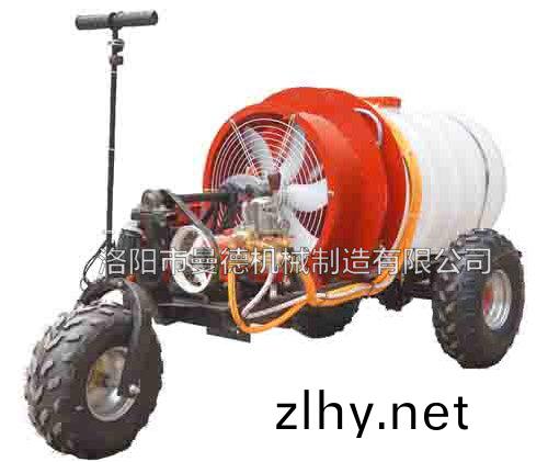 自(zi)走式(shi)噴霧(wu)機