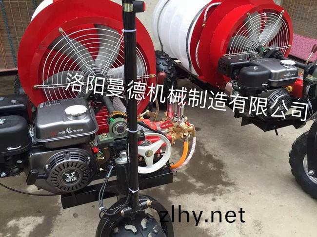 自走(zou)式(shi)風(fēng)(feng)送打(da)藥(yao)機